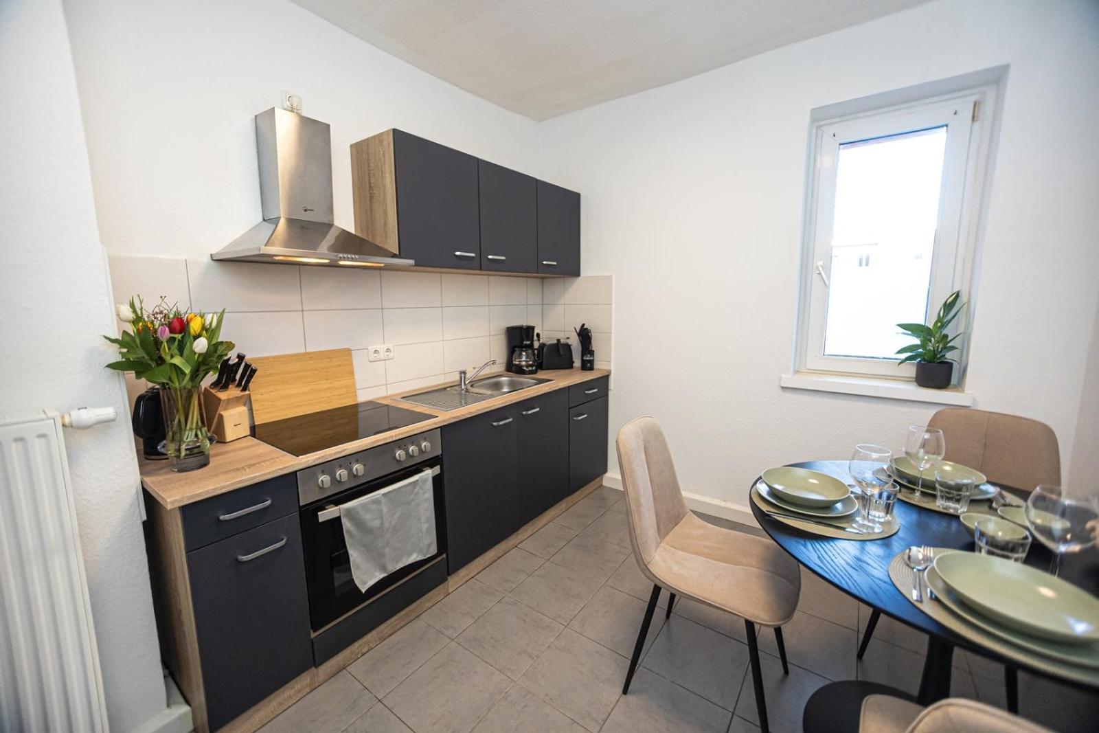 Blossfeld-Apartments Geraeumige Stadtoase Mitten Im Zentrum Mit 3 Schlafzimmern, Gratis Parkplatz, W-Lan, Netflix เยนา ภายนอก รูปภาพ